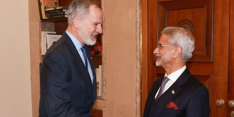 Indian Foreign Minister discusses bilateral relations with King Felipe VI and Sánchez