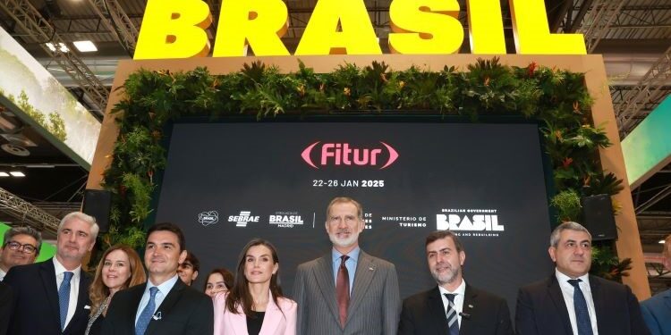 Los Reyes inauguran la 45 edición de FITUR, con Brasil como país socio invitado
