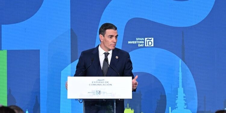 Sánchez to international investors: “We have gone from being an importing country to a major exporter”