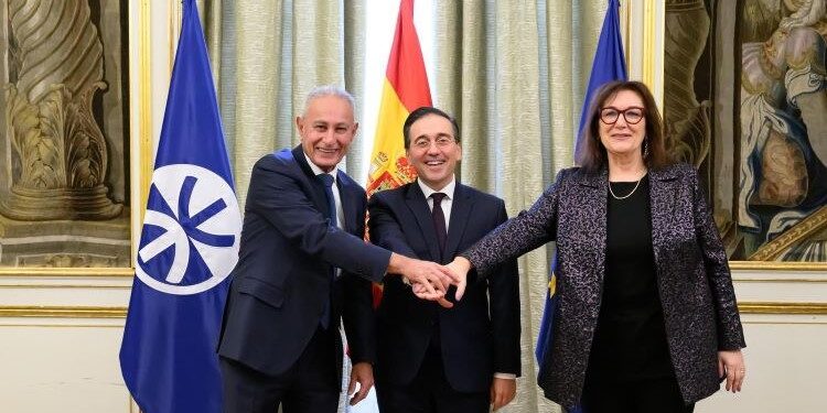 El ministro de Exteriores espera que la paz en Oriente Medio sea “una prioridad política europea” en 2025