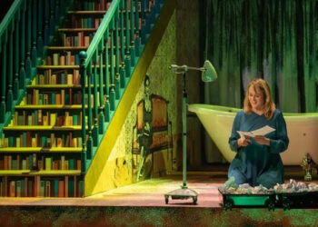 ‘El cuarto de atrás’, by Carmen Martín Gaite, at the Teatro de la Abadía