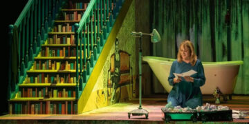 ‘El cuarto de atrás’, de Carmen Martín Gaite, en el Teatro de la Abadía