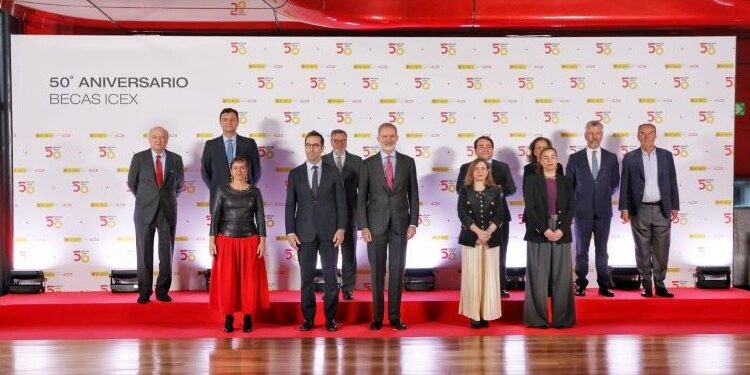 The King and Cuerpo preside over the celebration of the 50th anniversary of the ICEX Scholarship Programme