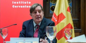 The King describes Trump’s decision to close the White House’s Spanish-language website as “striking”