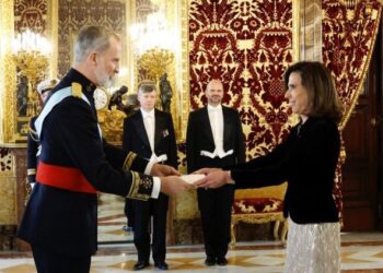 The King receives the Credentials of the ambassadors of Ghana, Slovenia, France, Nepal, Rwanda and Mongolia
