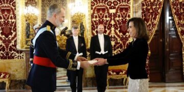 The King receives the Credentials of the ambassadors of Ghana, Slovenia, France, Nepal, Rwanda and Mongolia
