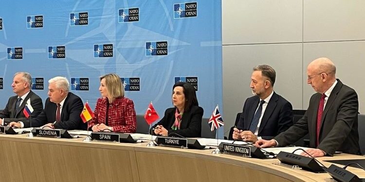 Robles: “Any end to the conflict must involve Ukraine, NATO and the European Union”