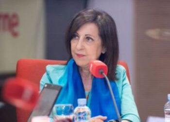 Robles denuncia el “contorsionismo delirante” de Trump al acusar a Zelenski de iniciar la guerra