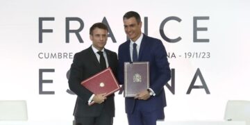 El Congreso tramita el Tratado de Amistad con Francia pese al recurso del Senado