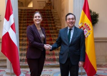Albares pide el apoyo de la futura Presidencia danesa a las lenguas cooficiales españolas