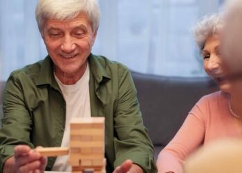 Como estimular la mente de las personas mayores que sufren demencia