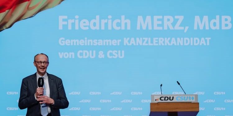 España felicita a Merz y celebra la exclusión de la ultraderecha en el nuevo gobierno