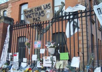 Sánchez y Albares recuerdan, en el 11M, a las víctimas de “fanatismo” y la “sinrazón terrorista”