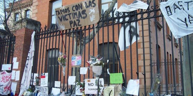 Sánchez and Albares remember, on 11M, the victims of “fanaticism” and “terrorist unreason”