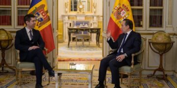 Albares traslada a su homólogo moldavo el apoyo de España a la adhesión de su país a la UE