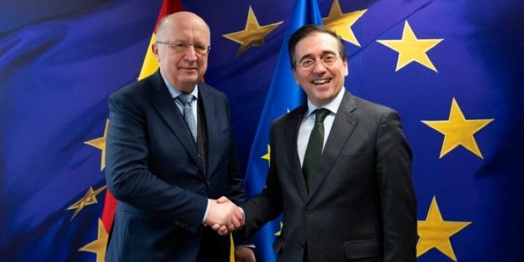 Albares discusses “the importance of European security and deterrence” with the Defense Commissioner