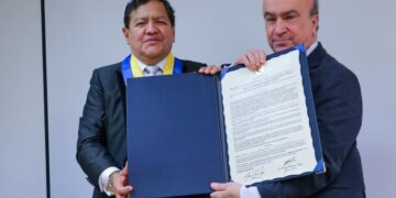 The OEI receives the ‘Simón Bolívar’ award, the highest distinction of the Andean Parliament