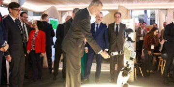 The King expresses, before the giants of the mobile industry, his “coherent” support for “a fair and lasting peace” in Ukraine
