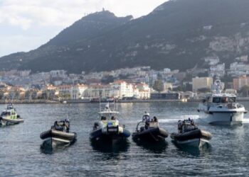 British Royal Navy carries out new manoeuvres in Gibraltar waters claimed by Spain