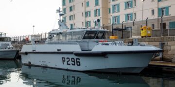 The Royal Navy announces new military exercises in Gibraltar waters claimed by Spain