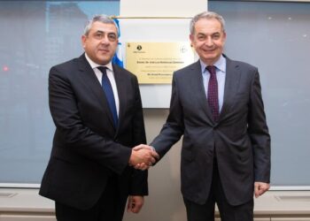 Zapatero: “let’s keep tourism alive” to promote peace