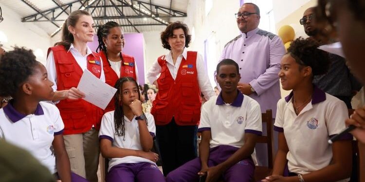 La Reina visita en Cabo Verde proyectos sobre violencia de género, seguridad alimentaria y economía azul