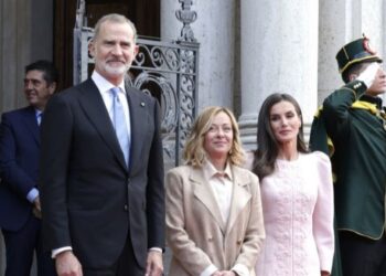 El Gobierno se defiende de las críticas por la concesión de la Orden de Isabel la Católica a Meloni