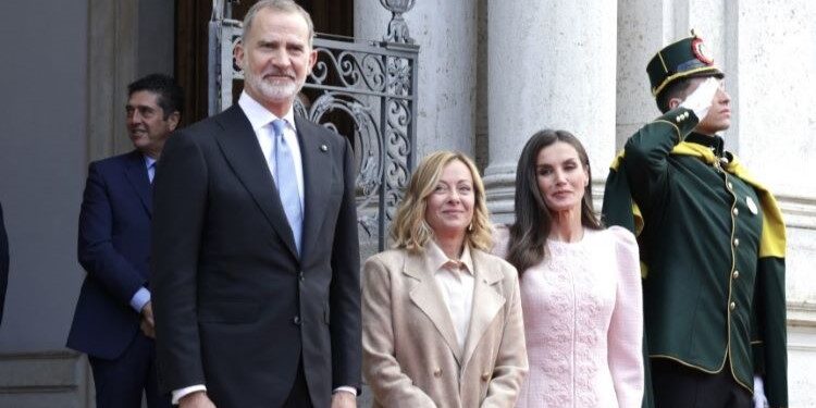 El Gobierno se defiende de las críticas por la concesión de la Orden de Isabel la Católica a Meloni