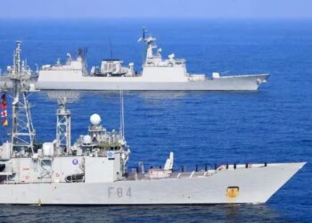 Buques coreanos y españoles llevan a cabo maniobras en Somalia