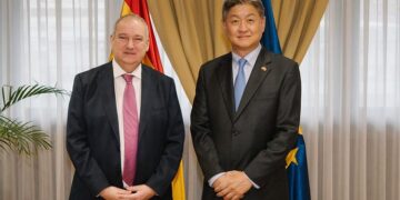 El ministro de Industria y el embajador de Corea del Sur fortalecen la cooperación bilateral