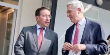 Albares reclama una gobernanza multilateral de la Inteligencia Artificial