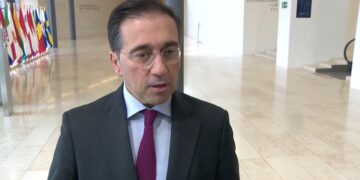 Albares calls on the EU to increase pressure on Russia following the Sumi massacre