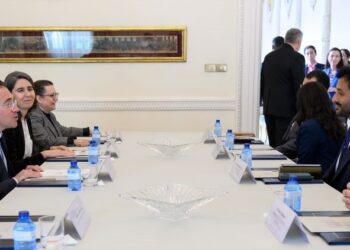 Albares receives the Emirati Minister of Economy to boost trade and investment