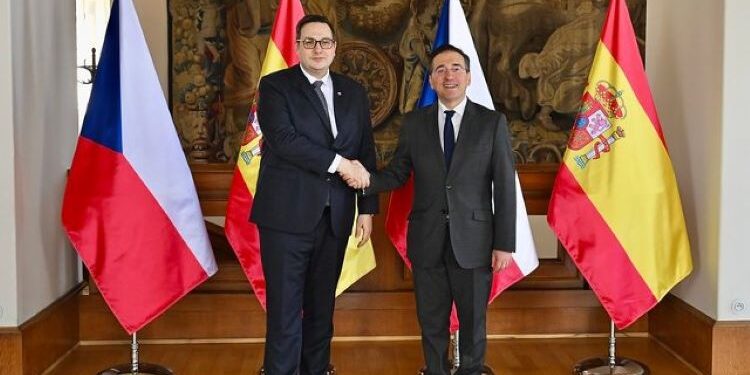 Albares: “NATO remains indispensable, but Europe must have security and deterrence in its hands”