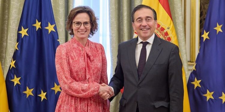 Albares calls for a new boost for the Green Deal with the European Commissioner for the Environment