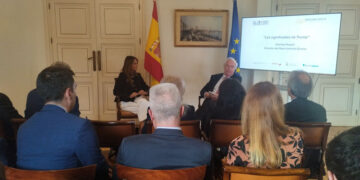 El director del Real Instituto Elcano, Charles Powell, en el Club Diplomático de Madrid