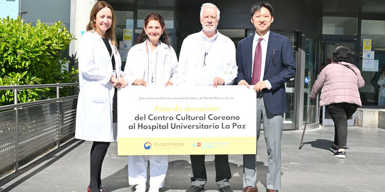 Centro Cultural Coreano donates books to the pediatrics of La Paz Hospital