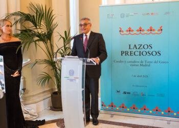 Corals and cameos of Torre del Greco visit the Italian Embassy