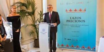 Corales y camafeos de Torre del Greco visitan la Embajada de Italia