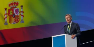 Feijóo uses the European People’s Party Congress to demand accountability from Sánchez for the blackout
