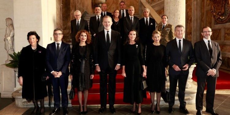 Los Reyes, Montero, Díaz, Bolaños y Feijóo asisten a los funerales del Papa Francisco