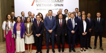 Sánchez offers in Vietnam the Spanish expertise in green energy and infrastructure