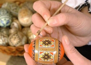 Romanian Embassy teaches how to decorate Easter eggs