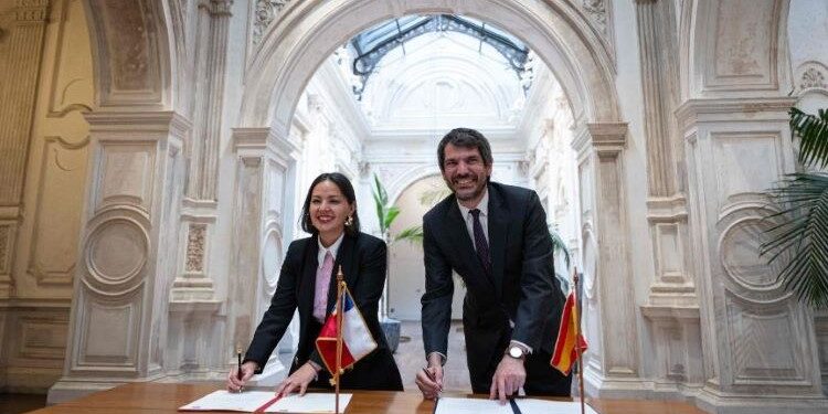 Spain and Chile sign a cultural agreement to promote democratic memory