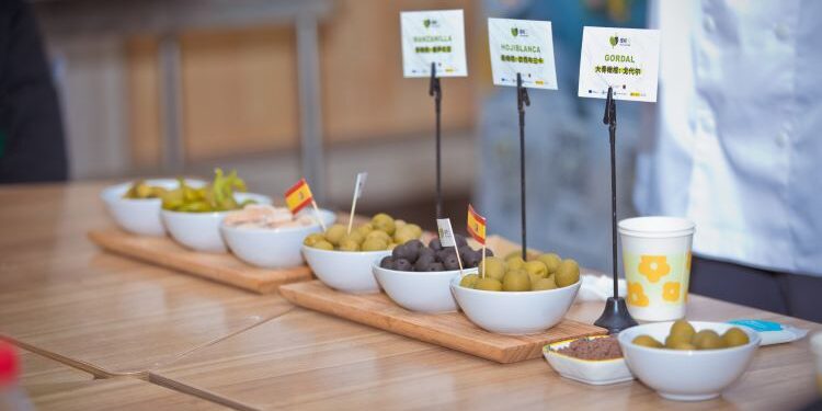 ICEX gets ahead of Trump’s tariffs with a campaign to promote Spanish table olives in China