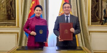 Albares celebrates the upcoming opening of Mongolia’s first embassy in Spain with his Mongolian counterpart