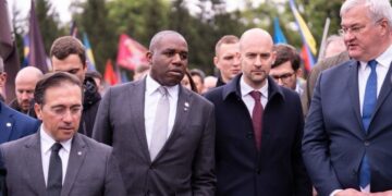 Albares y sus homólogos europeos respaldan en Ucrania el Tribunal Especial para juzgar la agresión rusa