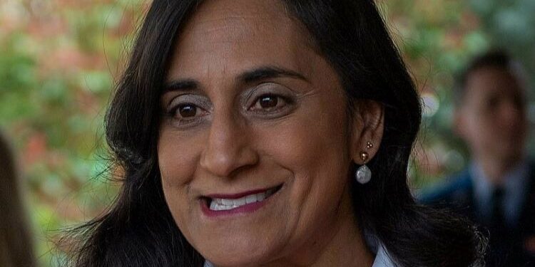 Albares felicita a su nueva homóloga de Canadá, Anita Anand