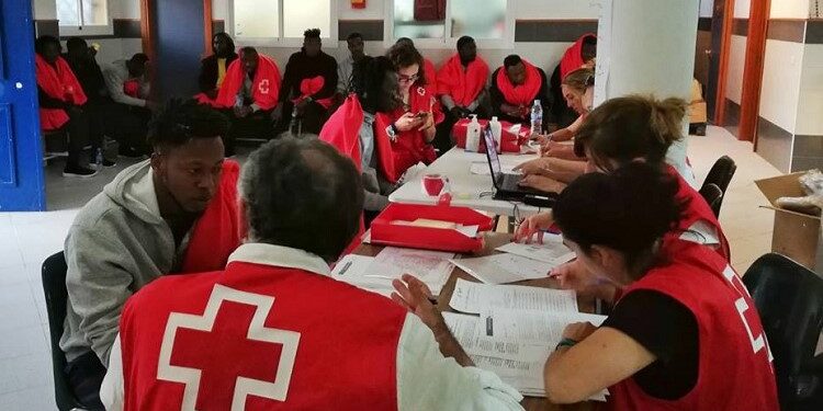 The Instituto Cervantes and the Red Cross renew agreement to teach Spanish to migrants