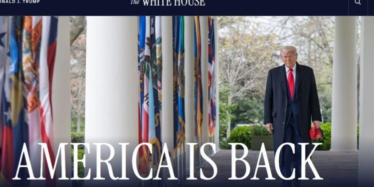 El Congreso insta al Gobierno a abordar con Trump la recuperación del español en la web de la Casa Blanca